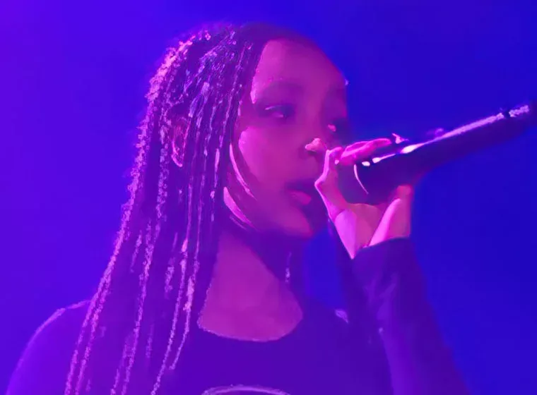 PinkPanthress Performing